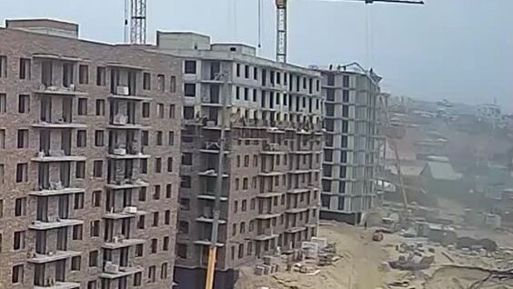 
        Рабочие упали с&nbsp;высоты на&nbsp;стройке в&nbsp;Бурятии    