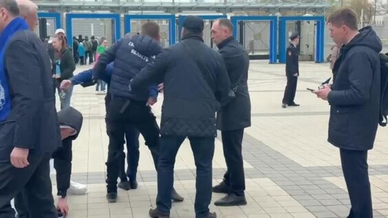 
        Мужчина попытался напасть на&nbsp;губернатора Свердловской области    