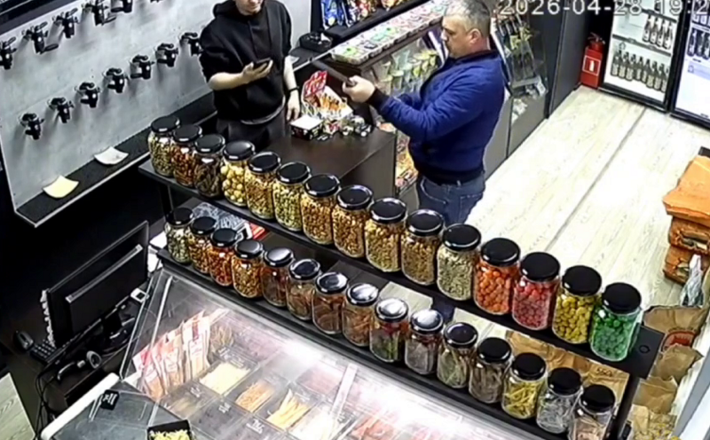 
        В&nbsp;деревне Петровское пьяный местный житель пришел в&nbsp;магазин и&nbsp;начал палить из&nbsp;обреза    