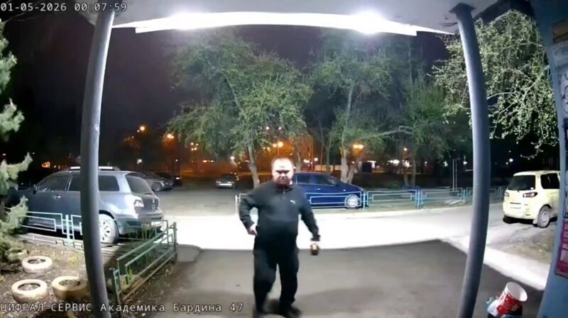 
        Вооружен и&nbsp;очень опасен    