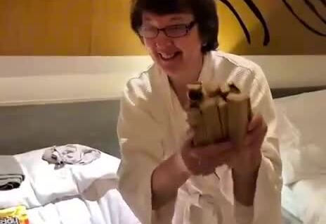 
        Туристы показали &laquo;трофеи&raquo; из&nbsp;отелей Таиланда    