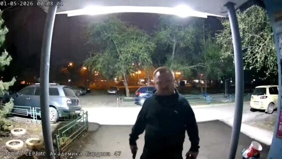 
        Вооружен и&nbsp;очень опасен    