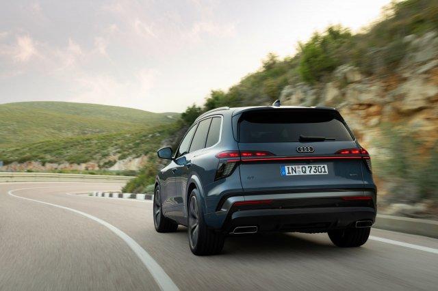 Audi выкатила новую Q7 — из салона убрали почти все кнопки Audi выкатила новую Q7 — из салона убрали почти все кнопки