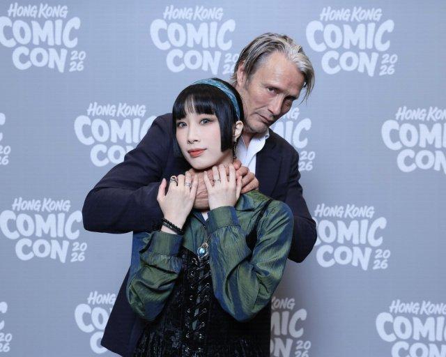 Мадс Миккельсен прилетел на Comic-Con в Гонконг и вот, что из этого вышло