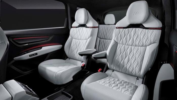 Такой будет новая Audi Q7