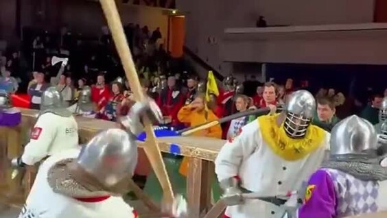 
        На&nbsp;средневековых боях не&nbsp;бывает скучно    