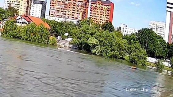 
        Столкновение гидроциклов в&nbsp;Краснодаре попало на&nbsp;видео    