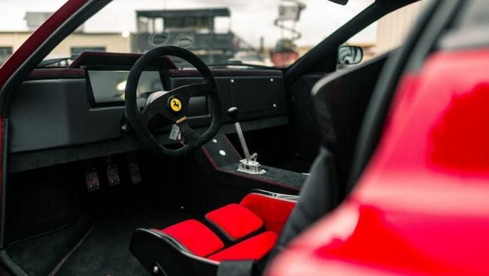 Тюнеры построили 6-колёсную Ferrari Testarossa Тюнеры построили 6-колёсную Ferrari Testarossa
