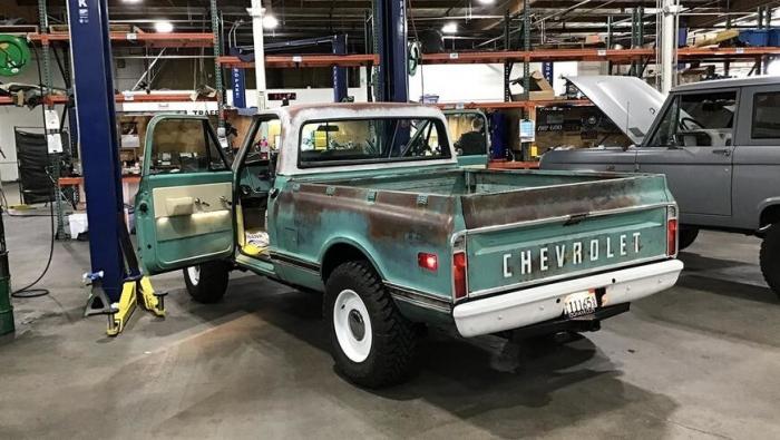 Тюнинг наоборот - новый Chevrolet Silverado превратили в классический C10 Тюнинг наоборот - новый Chevrolet Silverado превратили в классический C10