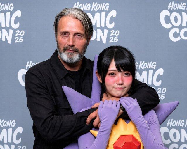 Мадс Миккельсен прилетел на Comic-Con в Гонконг и вот, что из этого вышло