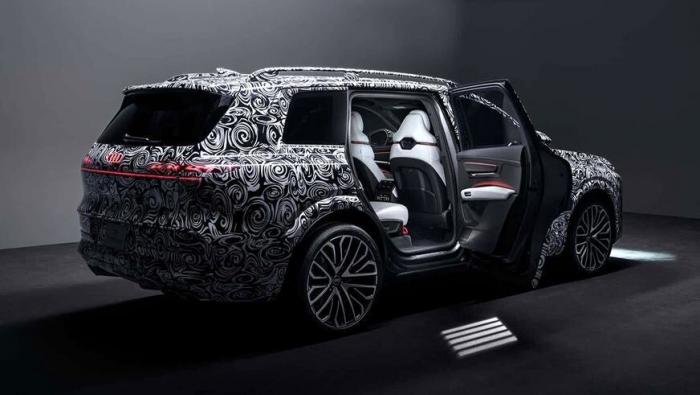 Такой будет новая Audi Q7