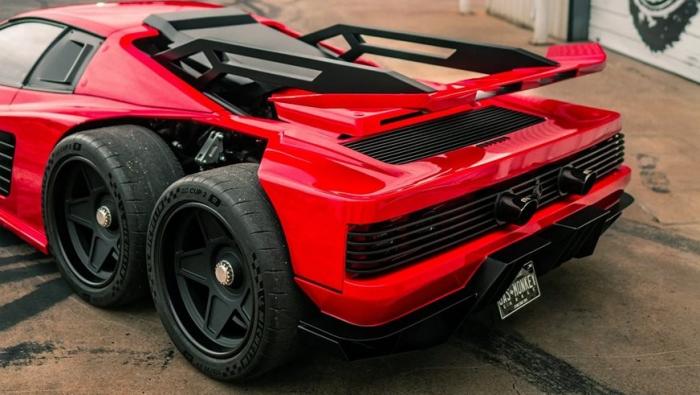 Тюнеры построили 6-колёсную Ferrari Testarossa Тюнеры построили 6-колёсную Ferrari Testarossa