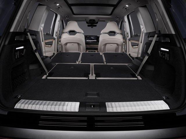 Audi выкатила новую Q7 — из салона убрали почти все кнопки Audi выкатила новую Q7 — из салона убрали почти все кнопки
