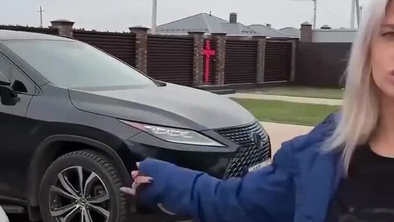 
        Девушка возмутилась стоимостью обручального кольца от&nbsp;состоятельного жениха    