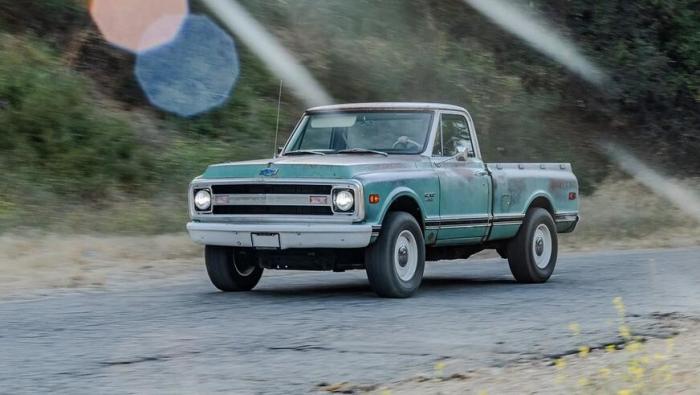 Тюнинг наоборот - новый Chevrolet Silverado превратили в классический C10 Тюнинг наоборот - новый Chevrolet Silverado превратили в классический C10