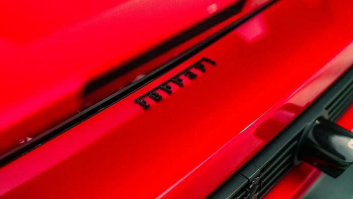 Тюнеры построили 6-колёсную Ferrari Testarossa Тюнеры построили 6-колёсную Ferrari Testarossa
