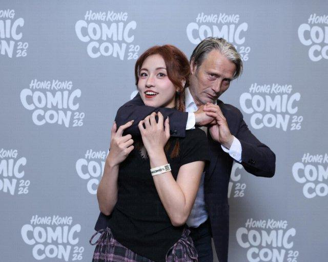 Мадс Миккельсен прилетел на Comic-Con в Гонконг и вот, что из этого вышло