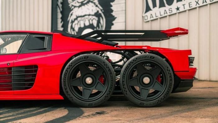 Тюнеры построили 6-колёсную Ferrari Testarossa Тюнеры построили 6-колёсную Ferrari Testarossa