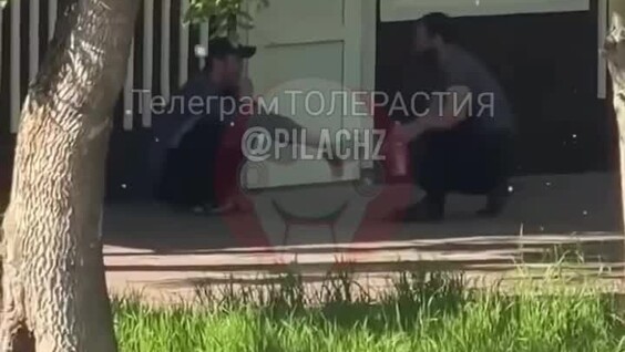 
        Сначала драка с&nbsp;воздухом, потом синхронное умывание    