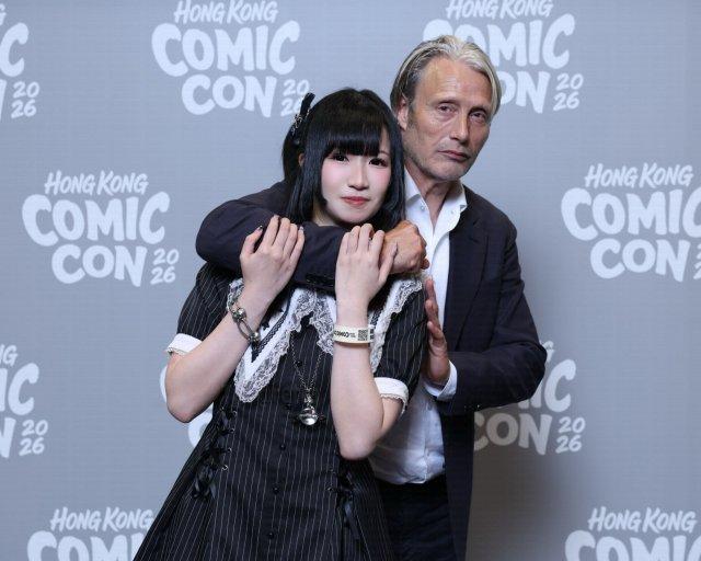 Мадс Миккельсен прилетел на Comic-Con в Гонконг и вот, что из этого вышло
