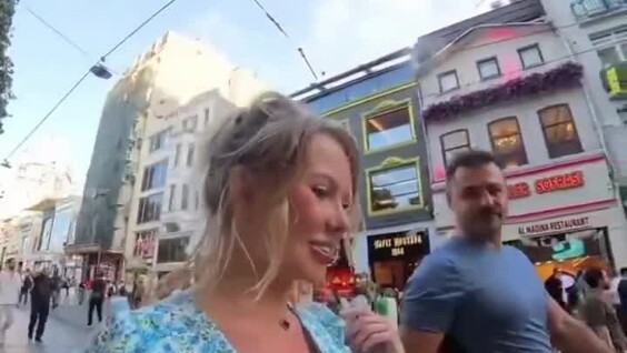
        В&nbsp;Стамбуле настойчивое преследование туристки вызвало неоднозначную реакцию в&nbsp;социальных сетях    