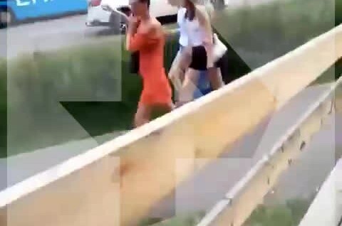 
        Женщина напала на&nbsp;школьницу в&nbsp;Красноярске    