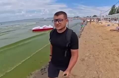 Зеленые водоросли захватывают пляжи Анапы
Зеленые водоросли захватывают пляжи Анапы